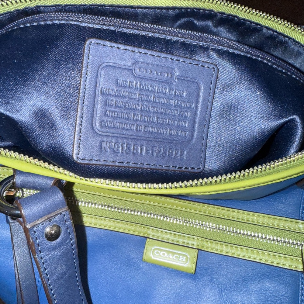 🍍Coach Blue & Green Leather Tote Bag – Spacious Shoulder Bag - Picture 7 of 14